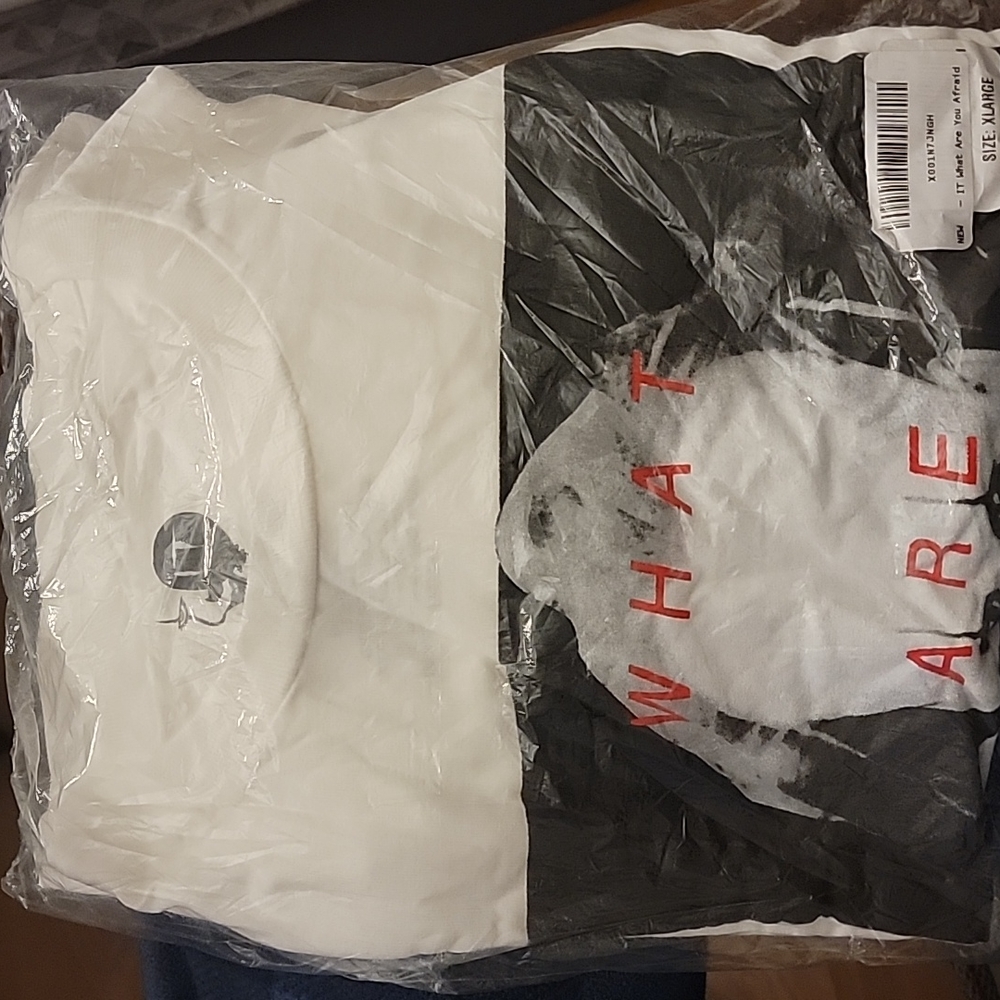 It Pennywise "What are you afraid of" shirt XL NWT